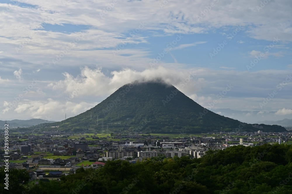 四国香川県丸亀市にある飯野山、またの名を讃岐富士