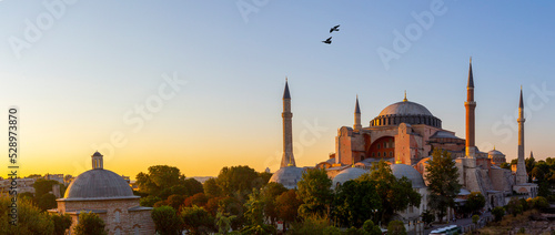 Print op canvas Beautiful view on Hagia Sophia in Istanbul, Turkey from top view at sunset