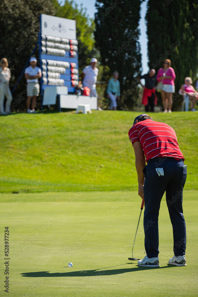 Obraz premium Putting golf