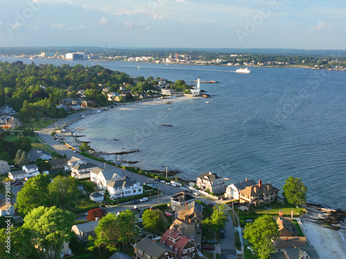 Obraz na płótnie Pequot Point Beach and New London Harbor Lighthouse at the mouth of Thames River in city of New London, Connecticut CT, USA. w salonie
