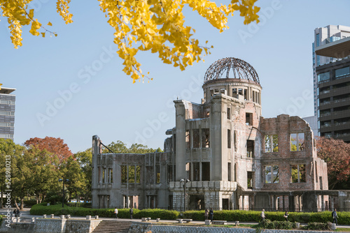 原爆ドームと黄葉したイチョウの葉　秋の広島平和記念公園　Atomic Bomb Dome and autumn yellow ginkgo leaves in Hiroshima photo