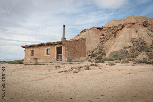 Fototapeta Cabin (lodge, small house) in Badlans of Navarre (Bardenas Reales de Navarra) dessert in the middle of Spain