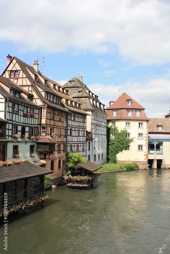 Naklejka premium Estrasburgo, ciudad al norte de Francia limítrofe con Alemania.
