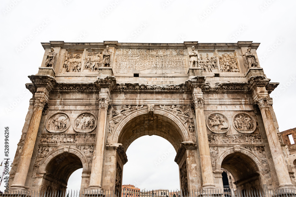 Fototapeta premium arch of constantine in rome italy renaissance art hisoty in italy europe and roman empire with olive trees and roman ruins