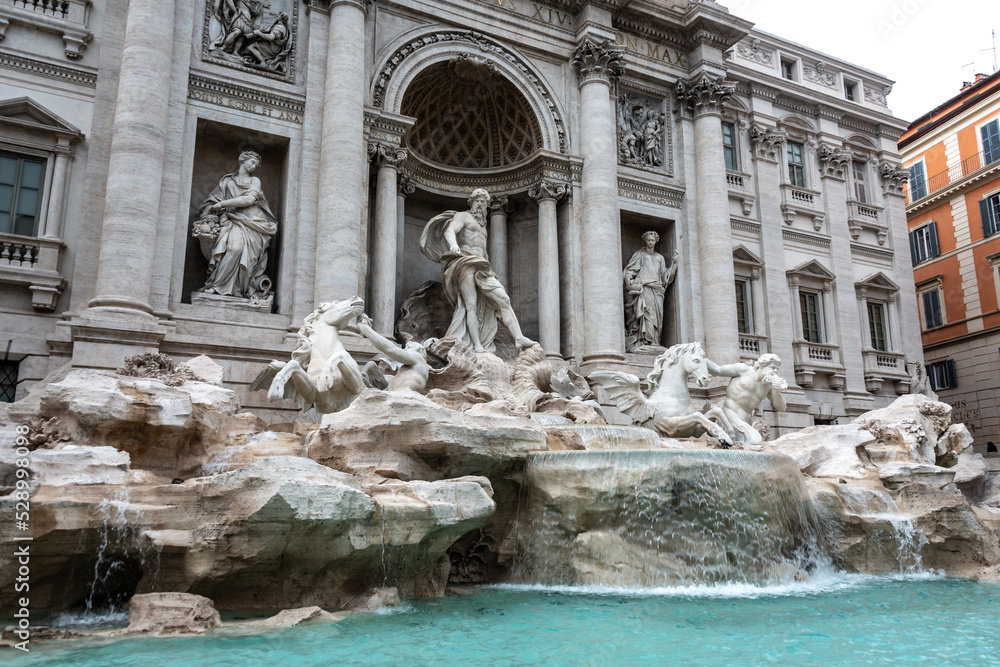 trevi fountain in rome italy renaissance art hisoty in italy europe and roman empire