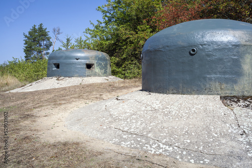 Stalowe kopuły poniemieckich bunkrów - częsty widok w okolicach Międzyrzecza