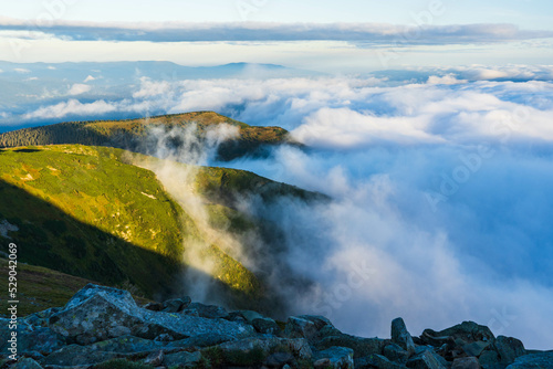 Widok na chmury z Babiej Góry. A view of the clouds from Babia Góra. © Dawid