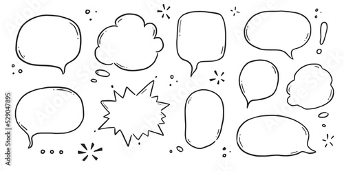 Hand drawn speech bubble set. Sketch comic doodle style speech bubble for text quote. Doodle outline dialog balloon. Vector illustration.