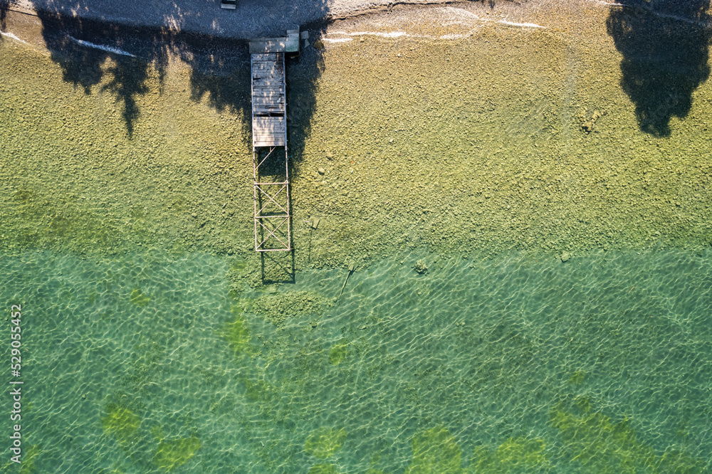 Φωτογραφία Straight view on pier of the air on the shore of Ohrid lake in Summer with cryst