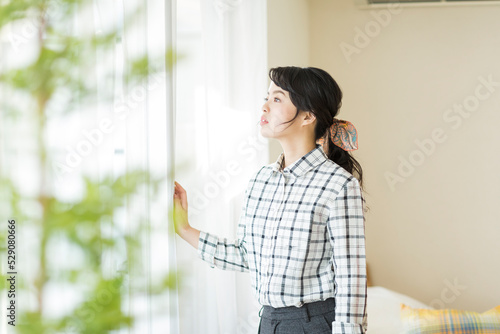 若い女性 Free Download 若い女性 - GFXLoad