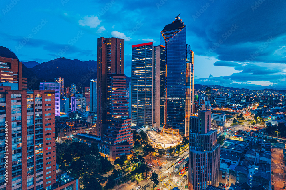 Paisaje urbano de la ciudad de Bogotá, Colombia, ubicada en sur américa.