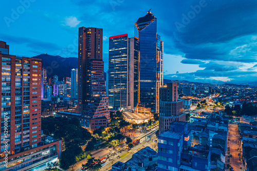 Obraz na płótnie Paisaje urbano de la ciudad de Bogotá, Colombia, ubicada en sur américa. w salonie