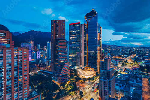 Obraz na płótnie Paisaje urbano de la ciudad de Bogotá, Colombia, ubicada en sur américa. w salonie