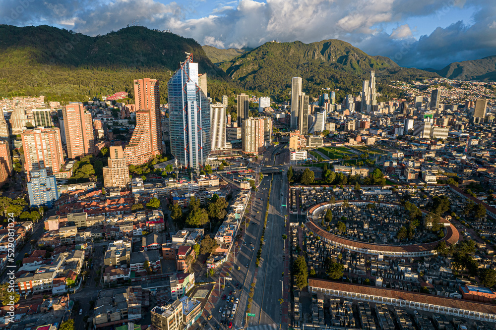 Paisaje urbano de la ciudad de Bogotá, Colombia, ubicada en sur américa.