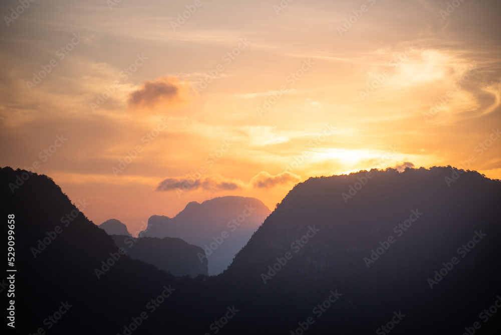 Fototapeta premium Sunset at Sunset Peak on phang-nga smed nang she