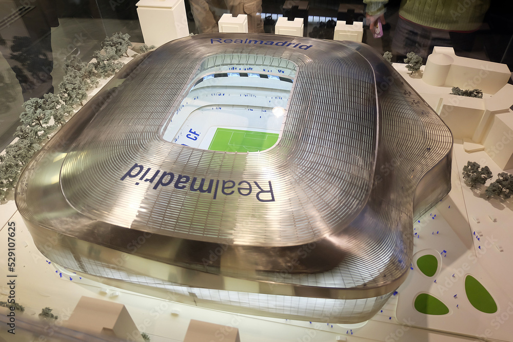 Exterior Architecture And Building Design At Santiago Bernab u Stadium est-dio-santiago-bernab-u-madrid