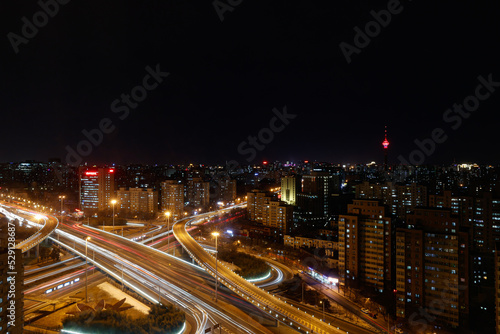中国、北京市内の夜景と北京テレビ塔 © D maborosi