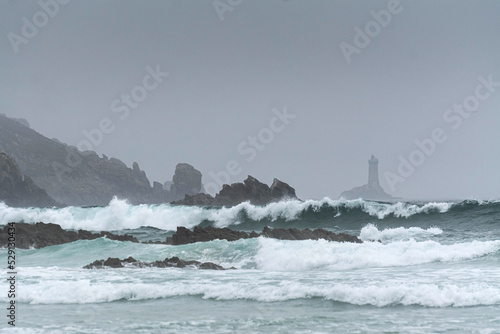 tempête dans la baie des trépassés à la pointe du raz