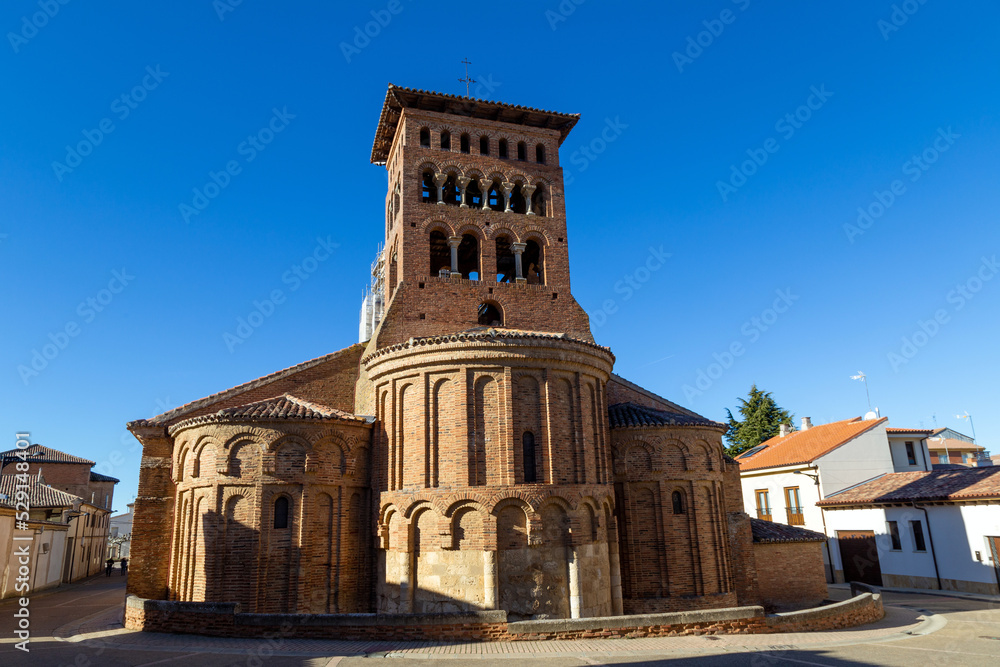 Iglesia románico-mudéjar de San Tirso (siglo XII). Sahagun, León, Castilla y León, España.