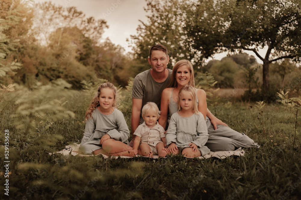 Fototapeta premium Familie im Spätsommer