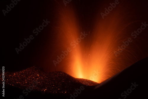Fotografia The Tajogaite volcano erupted on September 19, 2021 on the island of La Palma, Canary Islands