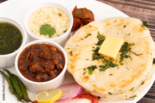 Chole Kulche Also Called Matar Kulcha, Chhole Kulche Is Widely Popular Delhi Street Food. The Dish Comprises Of Mildly Leavened Soft Fluffy Flatbread Made Of Maida And White Peas Or Safed Matar Curry