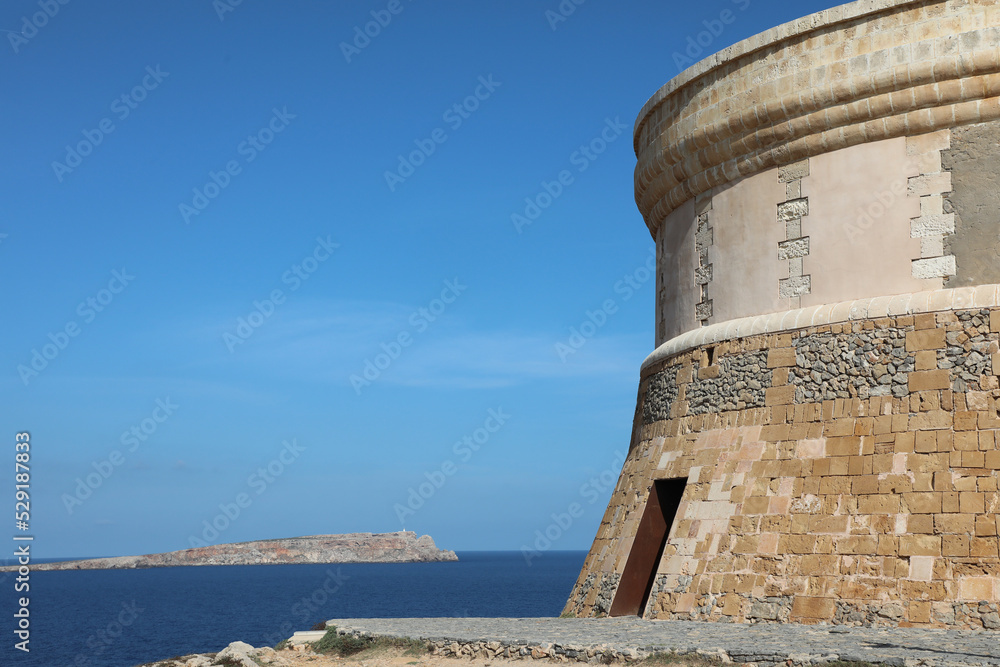 Foto de Torre de Fornells, en Menorca. Primer plano de la torre de