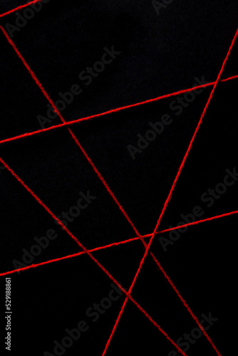 Foto black background with red threads