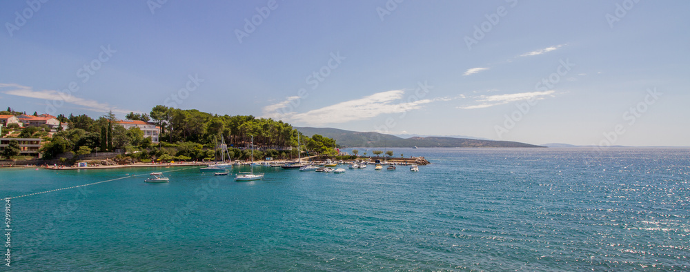 Fototapeta premium Beautiful seascape with clear waters of the Mediterranean Sea at Krk, island of Krk, Croatia (Panorama)