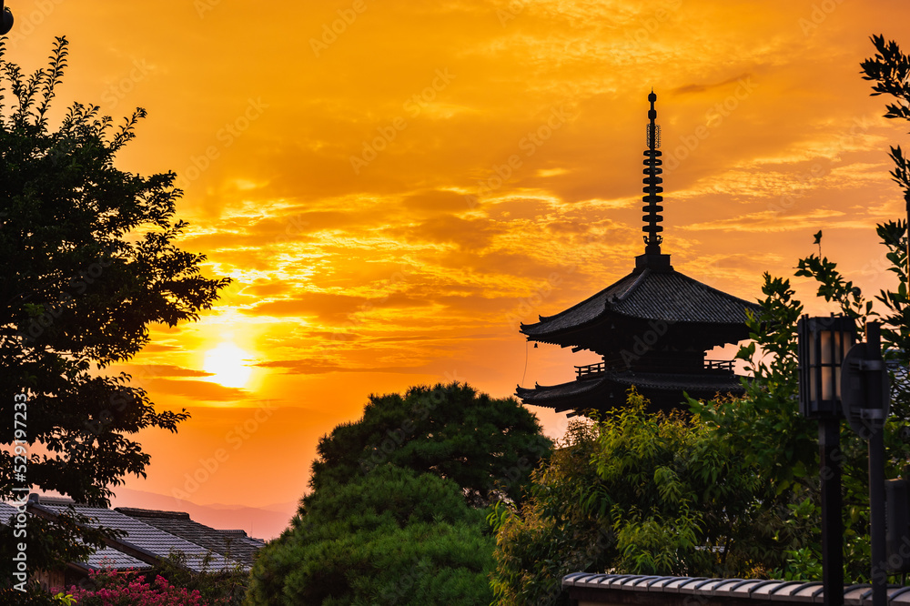 京都 夕暮れの八坂の塔 京都 夕暮れの八坂の塔