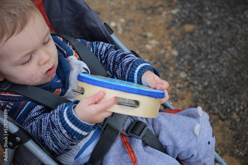 bébé qui fait de la musique : éveil musical 
