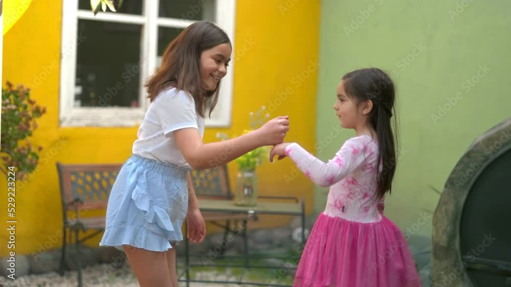 Niñas Jugando cachipun