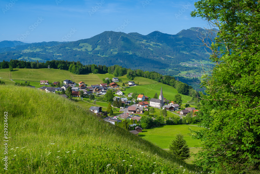 Dorf Gurtis bei Nenzing im Walgau, in Vorarlberg, Österreich