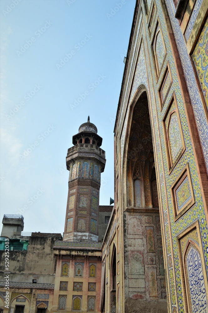 Fototapeta premium LAHORE, PAKISTAN, JULY 05, 2018: beautiful exterior view of masjid wazir khan with its minaret, mosque