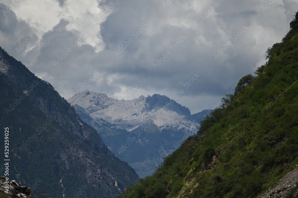 The mountains of Northwest Yunnan at the Tiger Leaping Gorge (虎跳峡) between Lijiang and Shangri-la