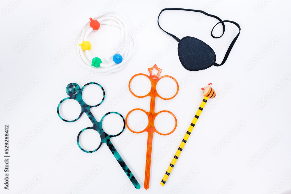 © ADDICTIVE STOCK - Kit for checking eyesight for kids © ADDICTIVE STOCK - Kit for checking eyesight for kids