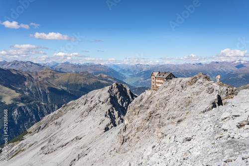 Bilde på lerret Alpine landscape with Julius Payer House