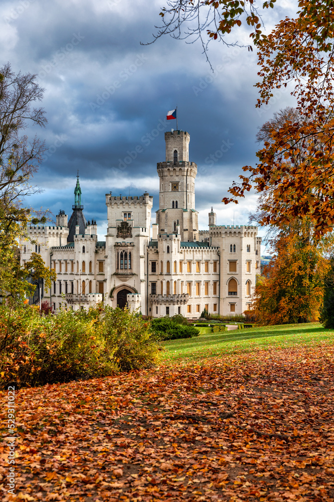 Obraz premium Hluboka Castle, historic chateau in Hluboka nad Vltavou in South Bohemia, Czech Republic. Famous Czech castle Hluboka nad Vltavou, medieval building with beautiful park. Prague, Czechia.