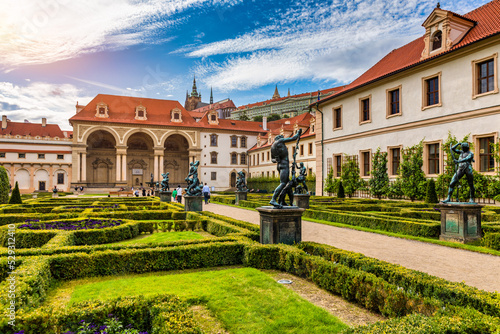 Obraz na plátně Waldstein palace garden (Valdstejnska Zahrada) and building of the Senate of Czech Republic in Prague