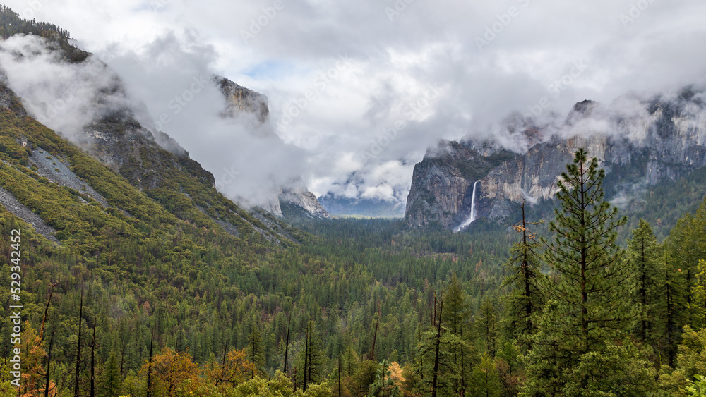 Yosemite Valley - Tunnel view