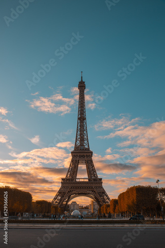 eiffel tower at sunset © Vishwas