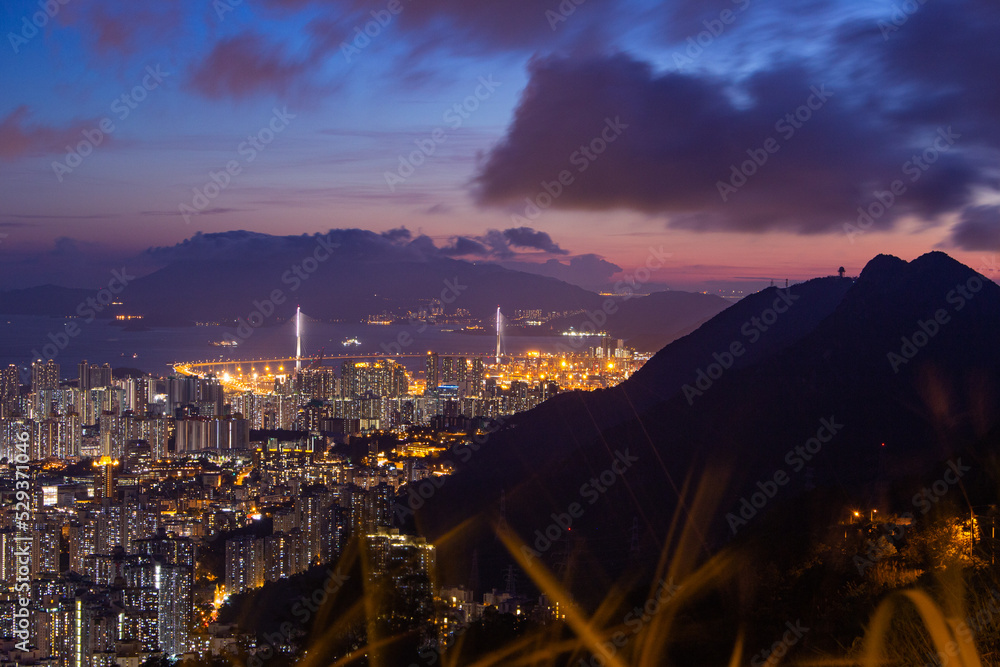 Fototapeta premium Beautiful sunset over the city, Kowloon peak, Kowloon, Hong Kong