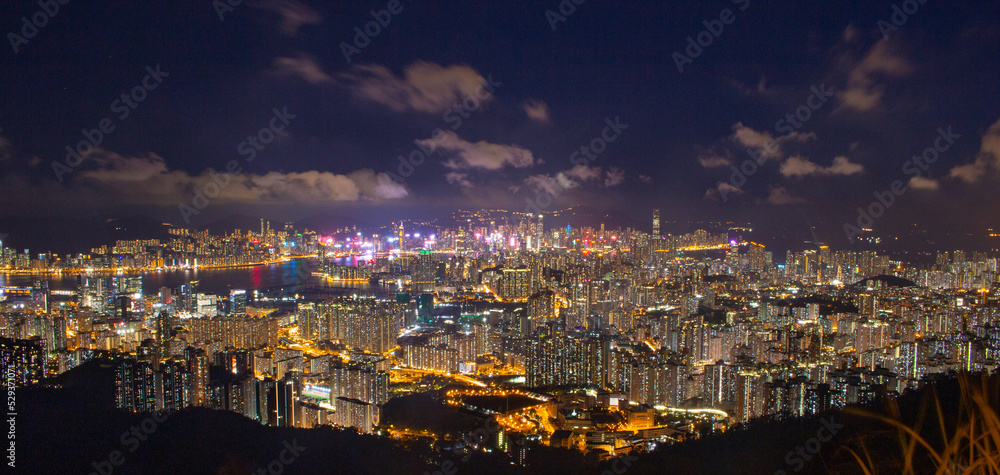 Obraz premium Night view at Fei Ngo Shan (Kowloon Peak), Hong Kong