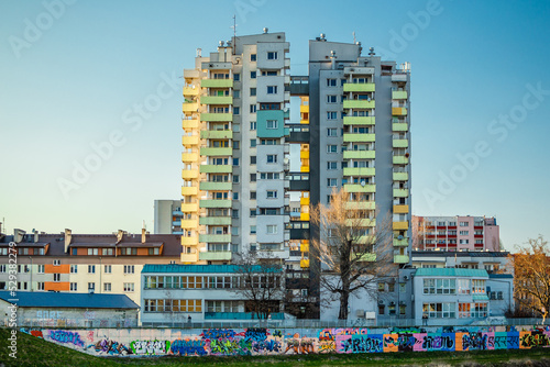 Nowoczesny blok mieszkalny w Opolu. 