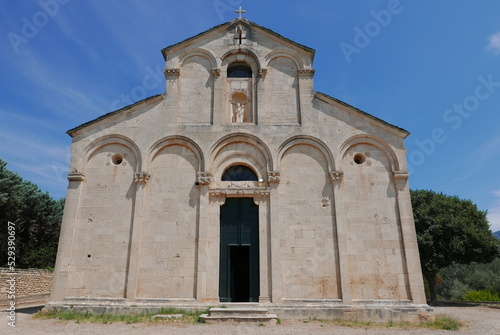 Façade de la cathédrale du Nebbio à Saint-Florent. Corse photo
