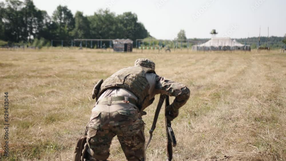 An attack on the enemy is underway by soldiers with weapons and ammunition. Military Special Forces Unit An attack on the enemy is underway by soldiers with weapons and ammunition. Military Special Forces Unit