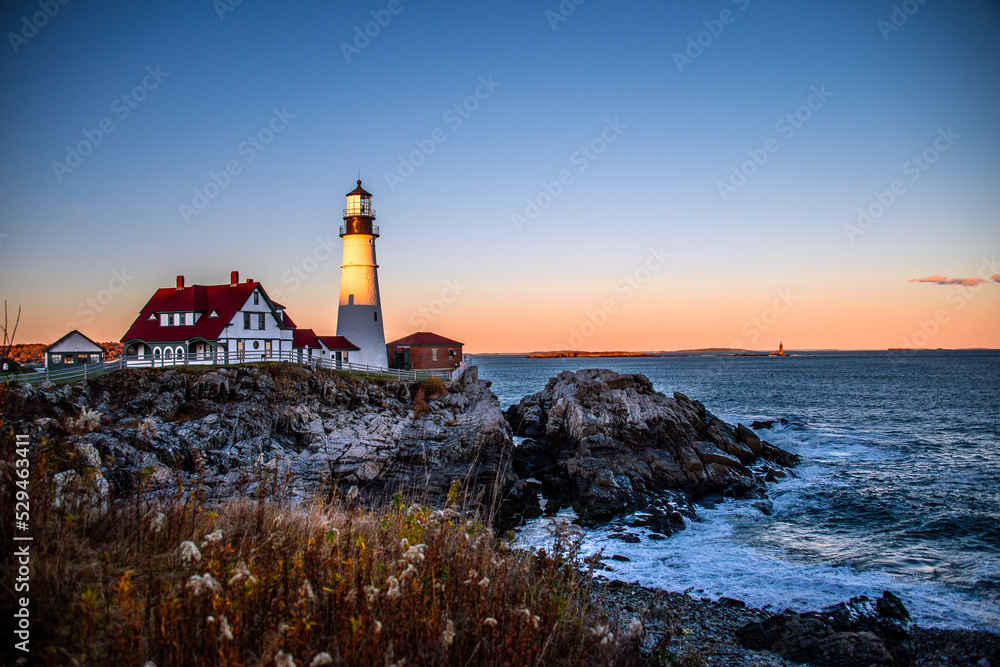 Naklejka premium lighthouse at sunset
