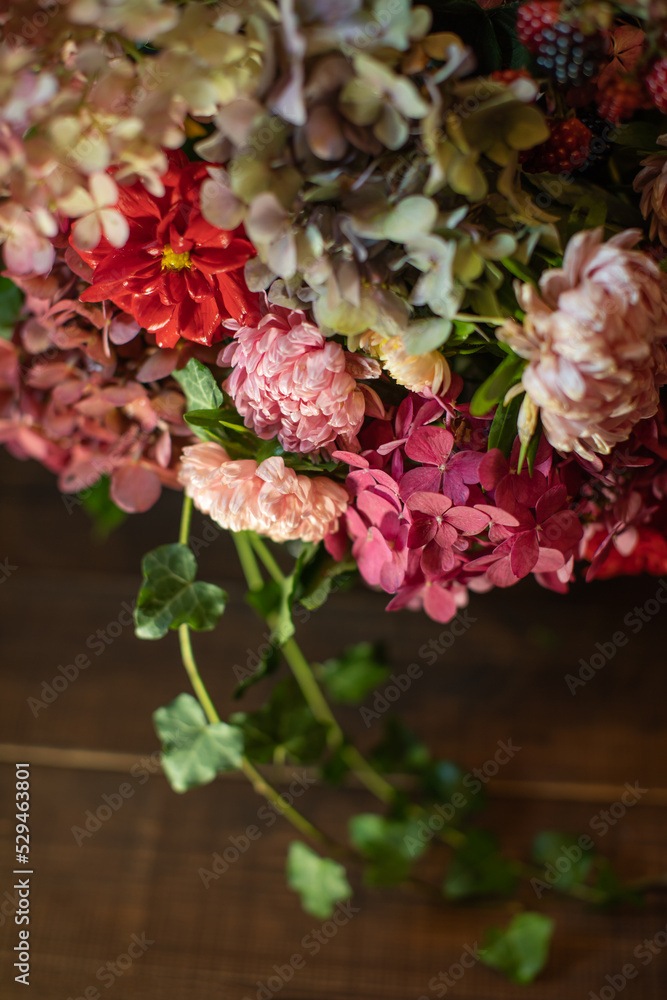 Obraz na płótnie jesienny bukiet, kompozycja kwiatowa z jesiennych kwiatów, boho bukiet, autumn bouquet w salonie