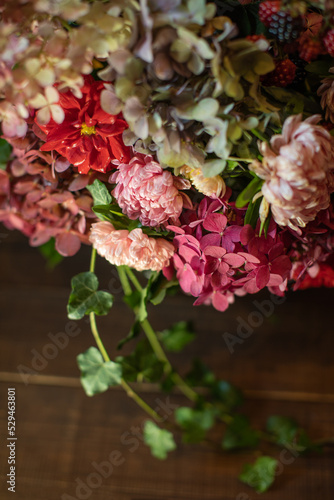 jesienny bukiet, kompozycja kwiatowa z jesiennych kwiatów, boho bukiet, autumn bouquet