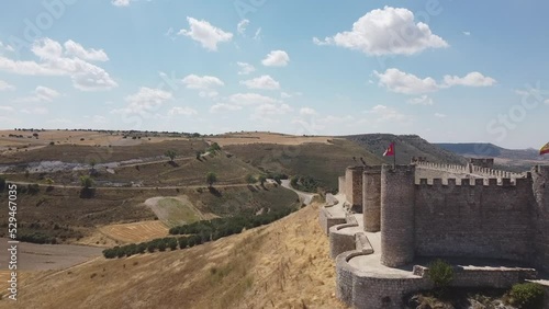 Volando sobre una castillo en españa